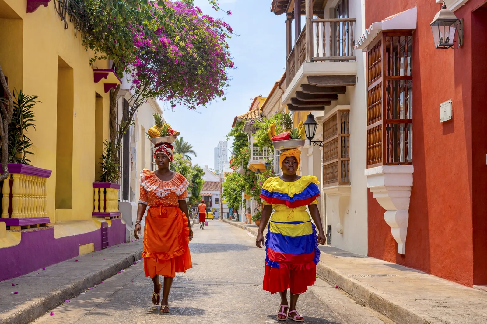 Palenqueras dans une rue coloniale du centre historique de Carthagène