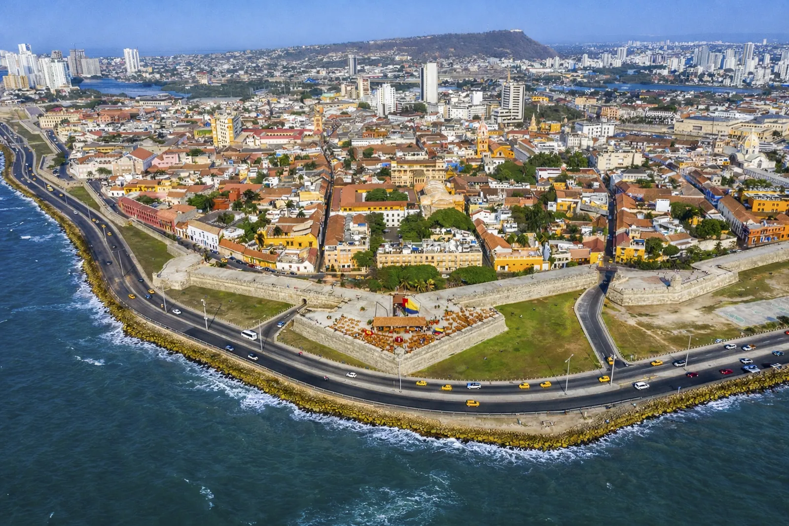 Vue aérienne du centre historique fortifié de Carthagène