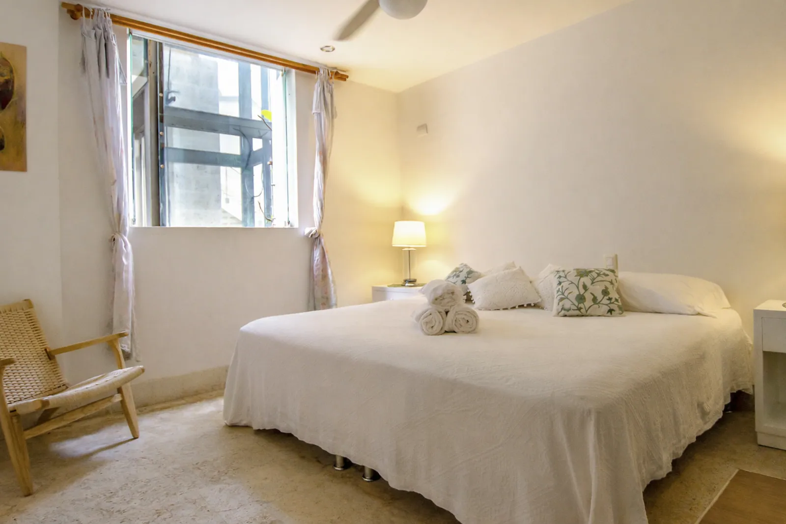 Troisième chambre lumineuse de l'appartement, vieille ville de Carthagène