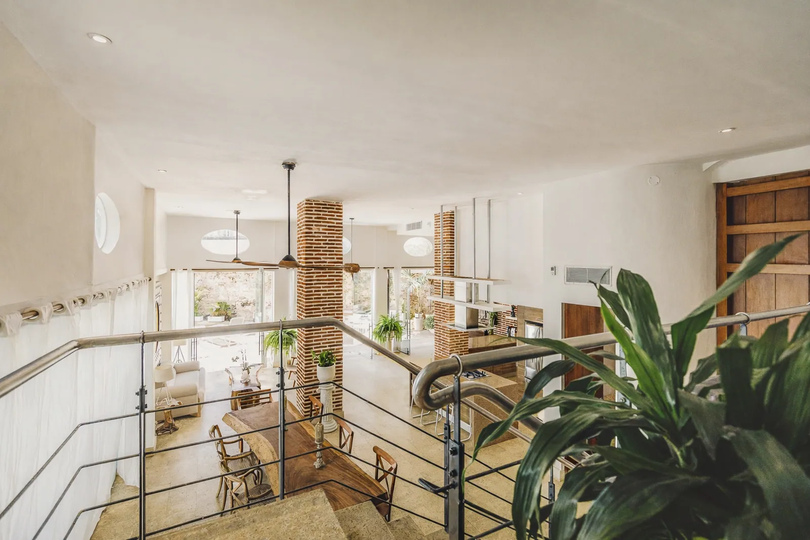 Mezzanine surplombant le salon double hauteur, Casa del Boquetillo